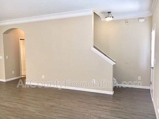 Building Photo - 221 Meadow Wood Rd
