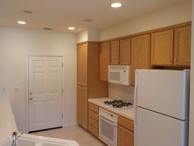 Foto del edificio - 6391 Sussex Ct