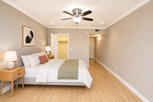 Building Photo - 5870 Green Valley Cir