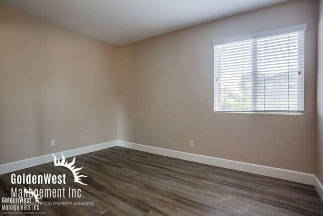 Building Photo - Charming 2Bdm 1Ba Condo in Ideal Location!