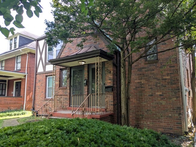 Building Photo - 920 S Braddock Ave