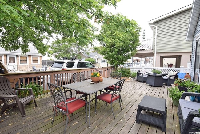 Building Photo - 64 Wisconsin St