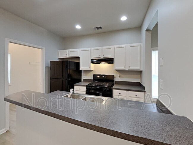 Foto del edificio - 687 S Evelyn Pl NW