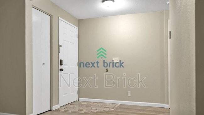 Building Photo - 1002 N 195th St