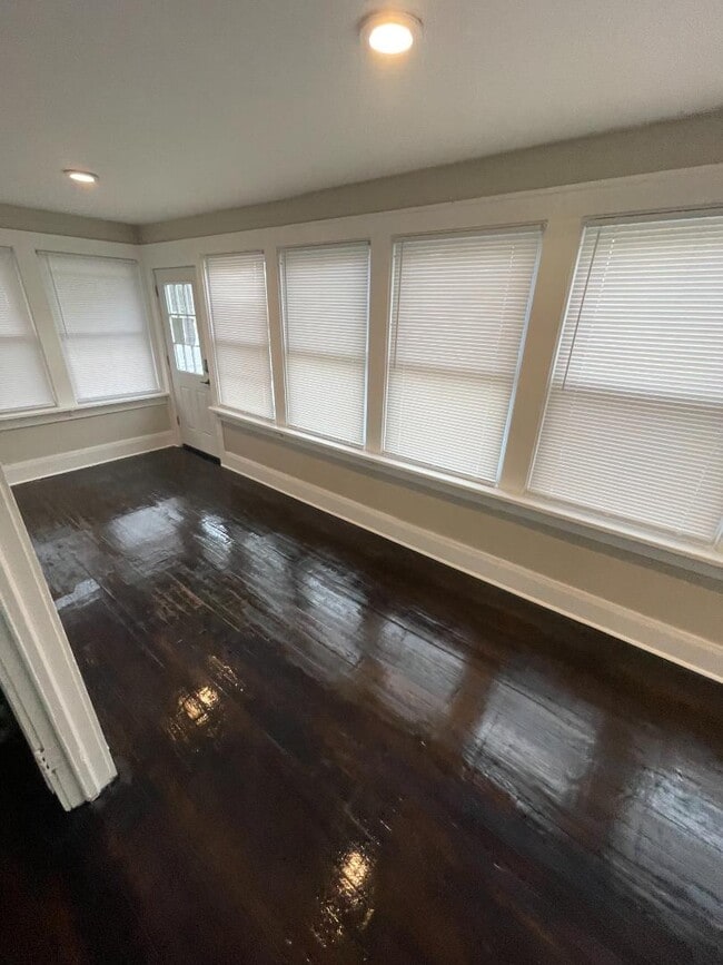 Foto del edificio - 438 Wales Rd NE