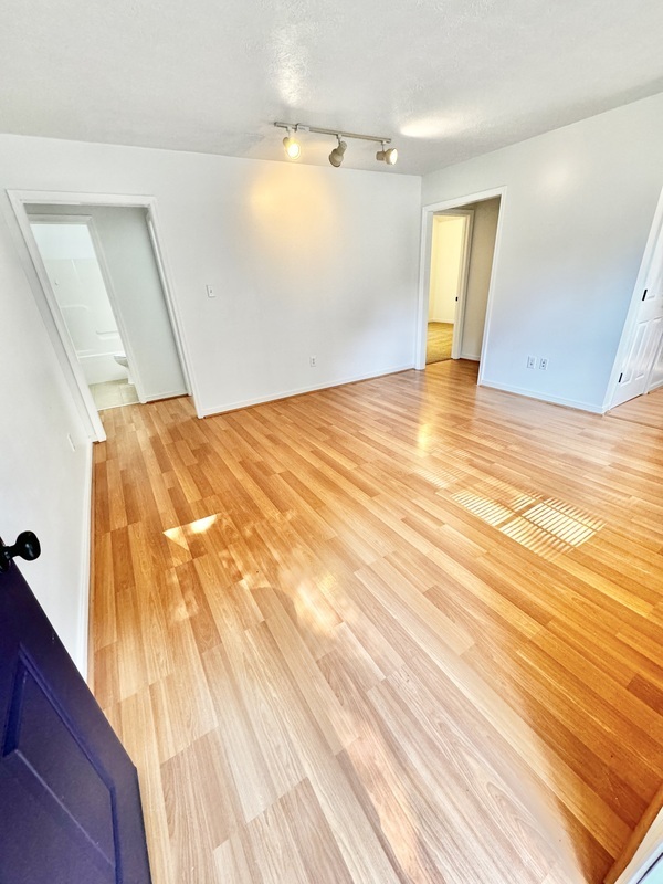 Foto del edificio - 210 Robin Ave