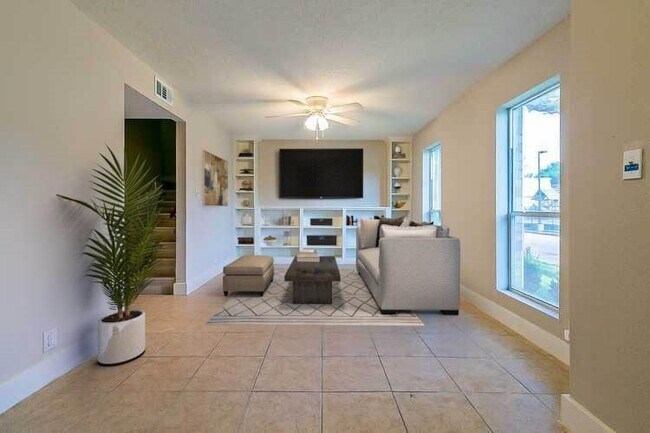 Foto del edificio - 11002 Hammerly Blvd