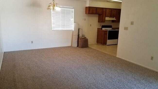 Building Photo - 823 W El Monte Way