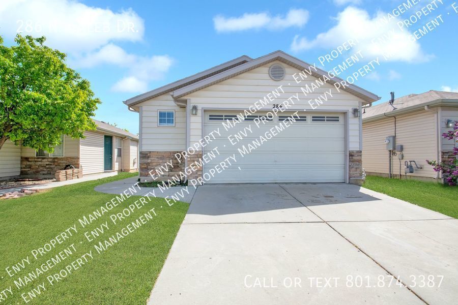 Primary Photo - Beautiful 3 Bed - 2 Bath Pet Friendly Home...