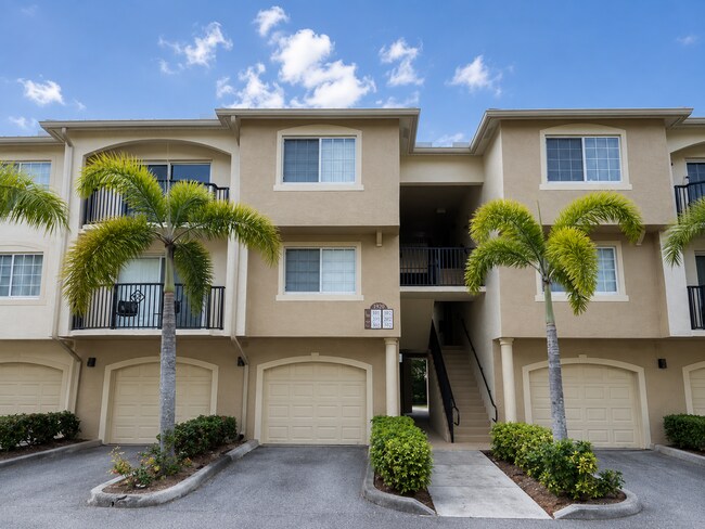 Building Photo - 1100 Crestwood Ct S