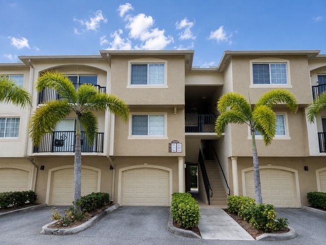 Building Photo - 1100 Crestwood Ct S
