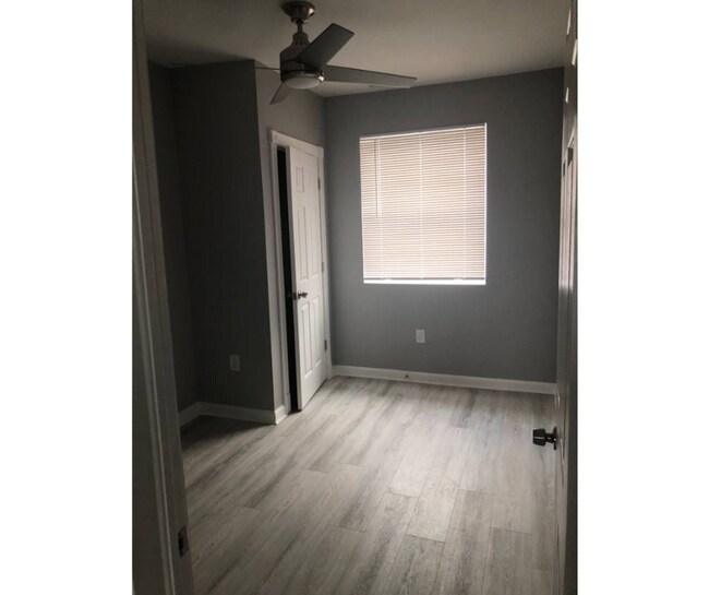 Foto del edificio - 3445 Juneway-4-M/bath AVAILABLE $950 4-Master bathroom