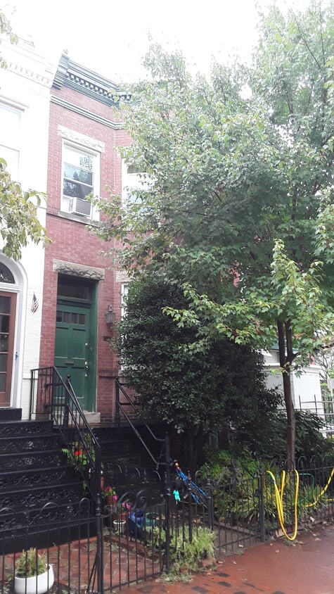 Front (Entrance is in back) - 503 4th St SE