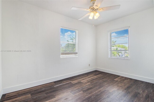 Building Photo - 2352 SW 26th Ln