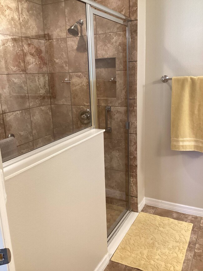 Building Photo - 3369 Kananwood Ter