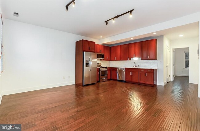 Foto del edificio - 329 S 12th St