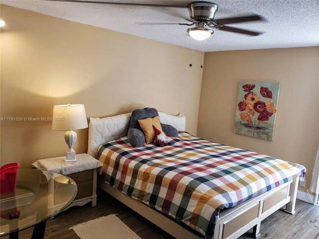 Foto del edificio - 3101 N Country Club Dr