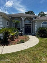 Building Photo - 136 Hombre Cir