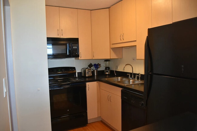Photo - 4250 N Marine Dr Apartment