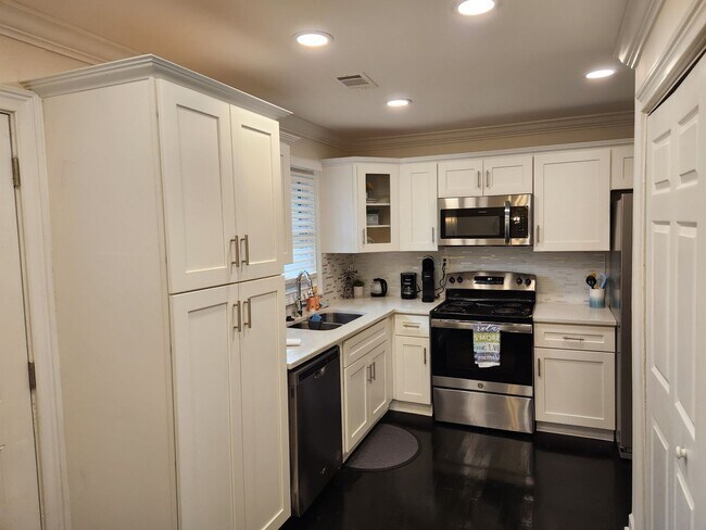 Building Photo - Charming 3BR House in Atlanta