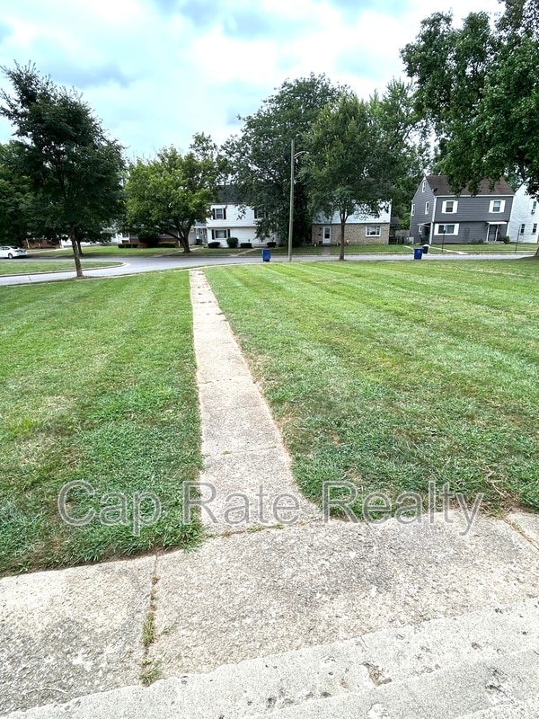 Building Photo - 2994 E Moreland Dr