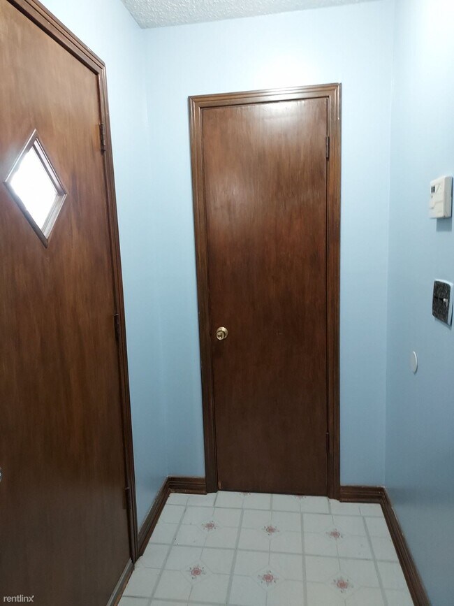 Building Photo - 3 br, 2 bath House - 2308 S Grove St