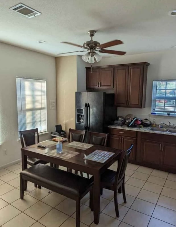 Building Photo - 16685 Meadowcroft St