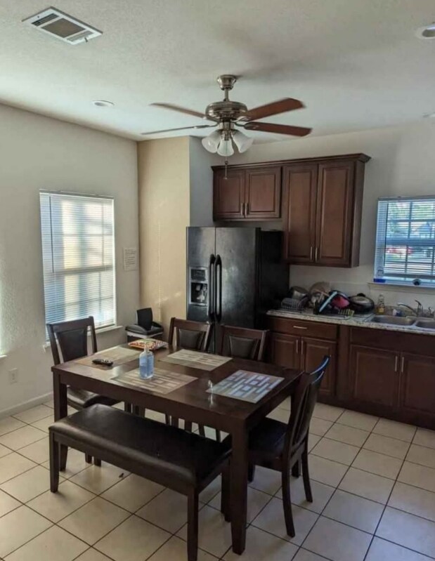 Foto del edificio - 16685 Meadowcroft St