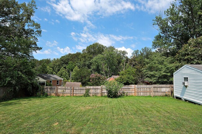 Building Photo - Updated Greenbrier Home with Fenced Yard