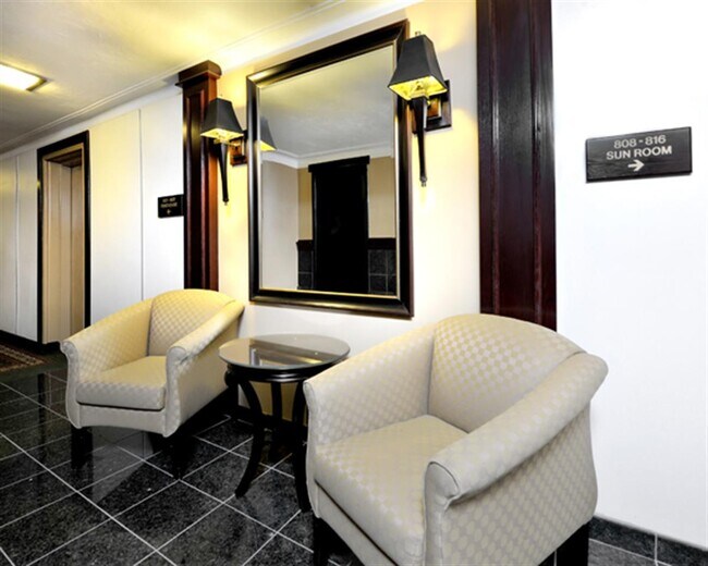 Photo du bâtiment - Tiffany Apartments