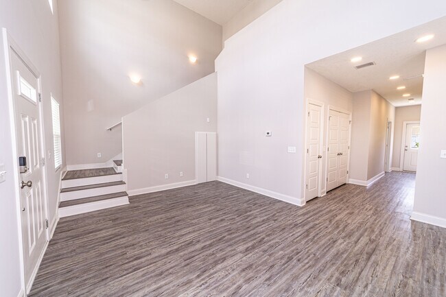 Foto del edificio - 155 Promenade Pl