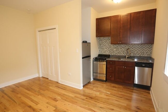 Building Photo - 4349 N Damen