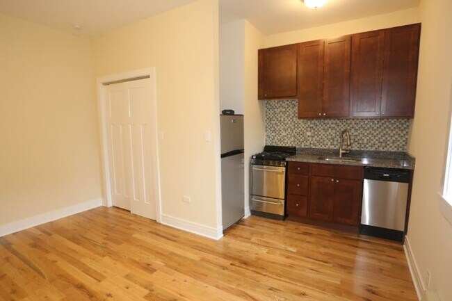 Building Photo - 4551 N Damen