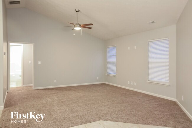 Foto del edificio - 900 Foxglove St