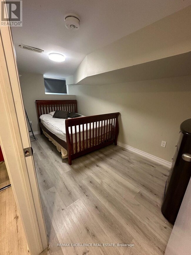 Building Photo - 25 Barnesdale Ave S