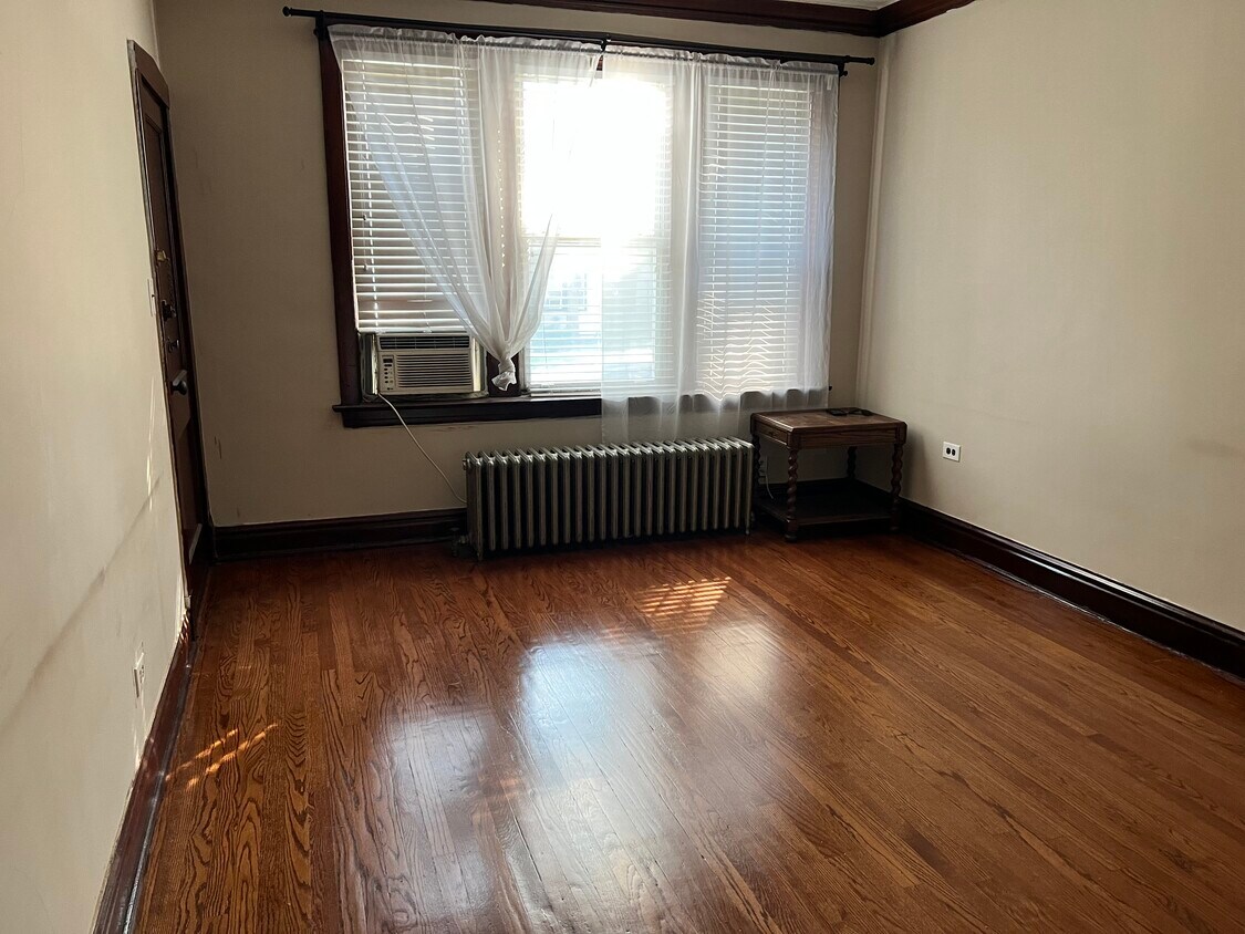 Living room - 4104 S Rockwell St