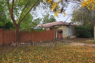 Building Photo - 1137 W Glenrosa Ave