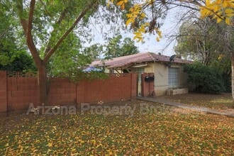 Building Photo - 1137 W Glenrosa Ave