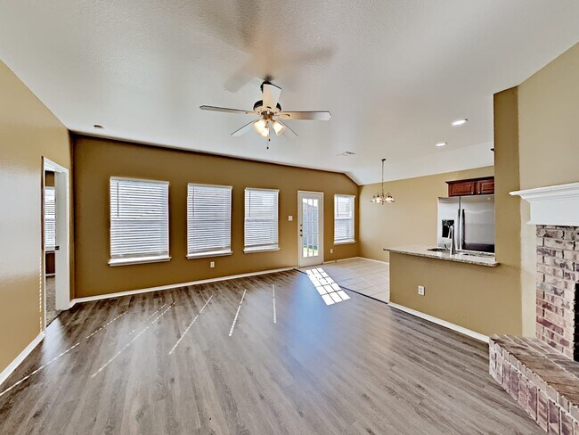 Building Photo - 7419 Lake Front Trl