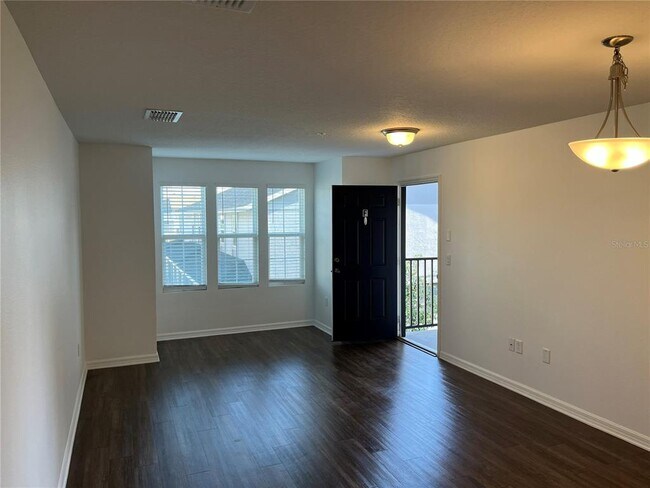 Building Photo - 295 Flower Ln
