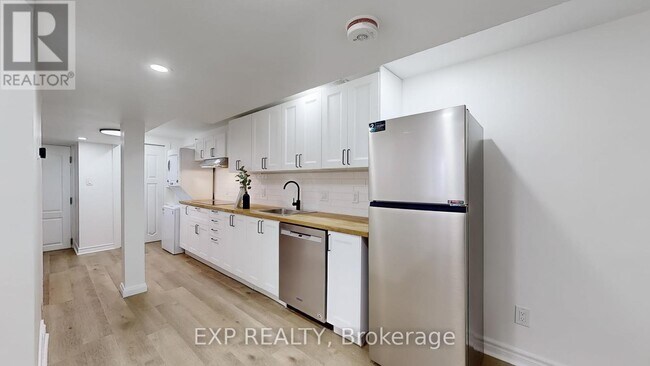 Building Photo - 1121 Foxglove Pl