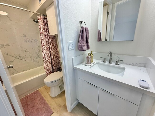 Building Photo - Luna-Liho Towers - Fully renovated, washer/dryer in the unit, AC