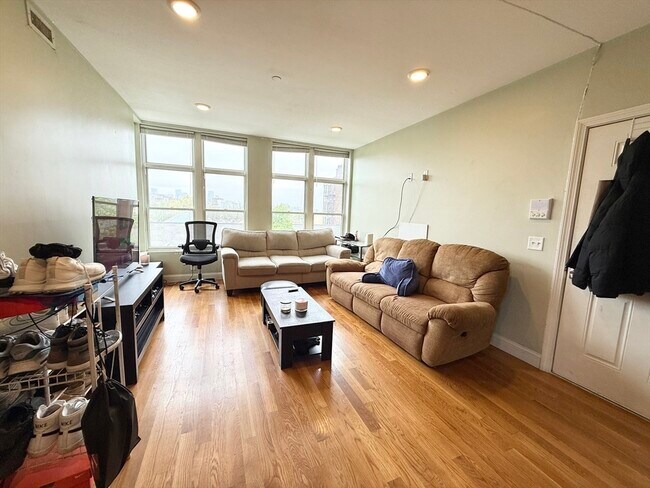 Foto del edificio - 299 Dudley St