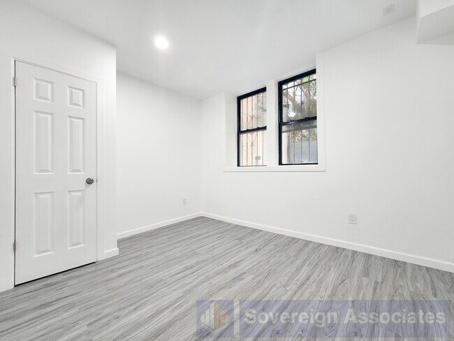 Building Photo - 112 Nagle Ave