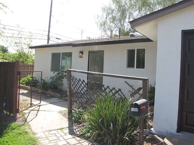 Building Photo - 3408 W Alpine Ave