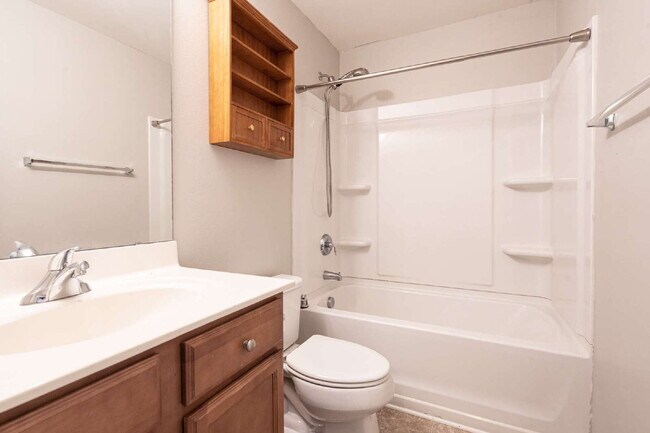 Foto del edificio - Immaculate 3-Bedroom Home with Modern Updates
