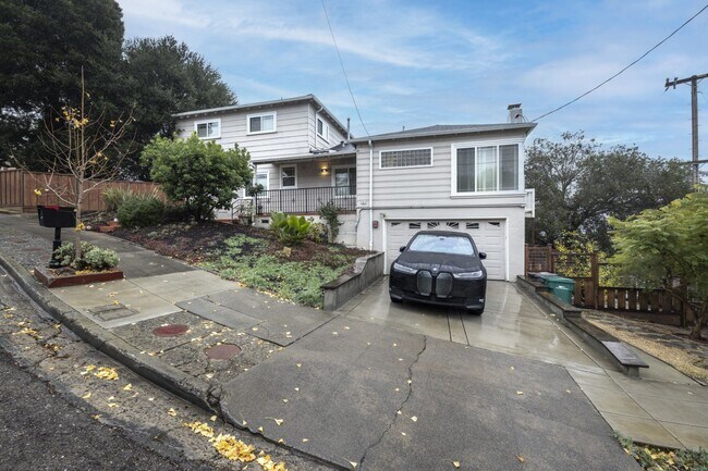 Building Photo - 3440 Oak Knoll Blvd