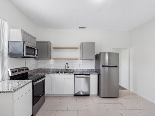 Foto del edificio - Affordable 3/1.5 West Tampa Home