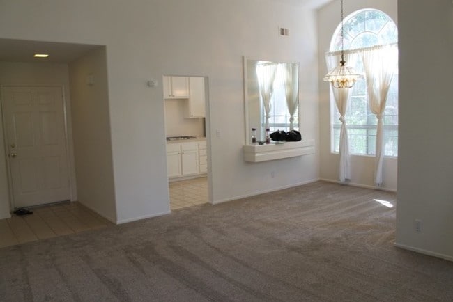 Building Photo - 3Bed/2Bath Condo in Lomas De Oro! ~Cameo #13