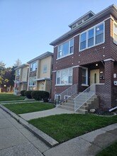 Building Photo - 6152 S Kolin Ave